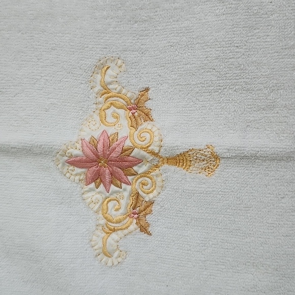 Vintage tea towel white with floral embroidered design - Picture 2 of 4